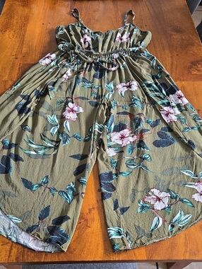 🎉Host Pick🎉 City Chic Tulip Hem Cropped Jumpsuit Floral Print Size 16